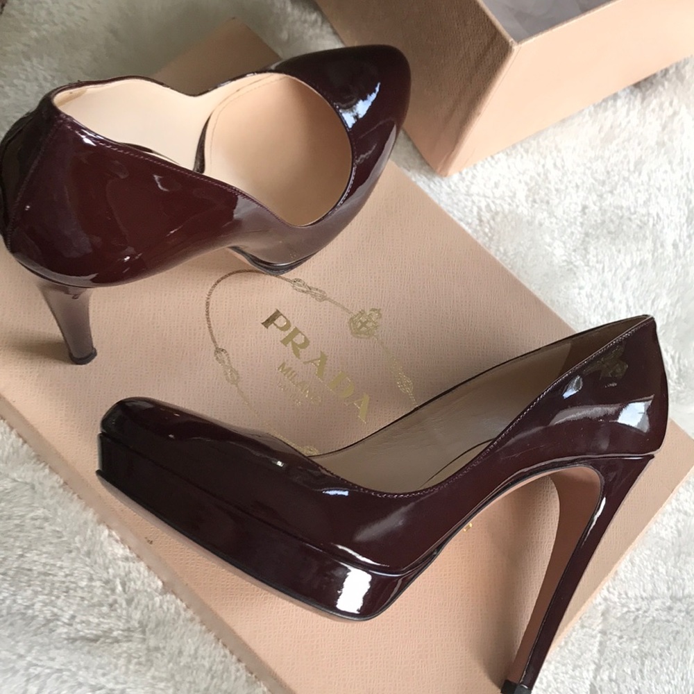 Prada vernis pumps
